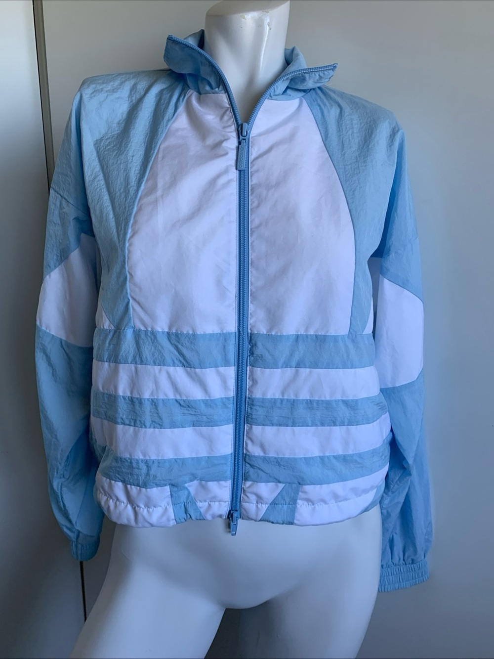 Adidas Trefoil women’s size XS blue full zip windbreaker jacket